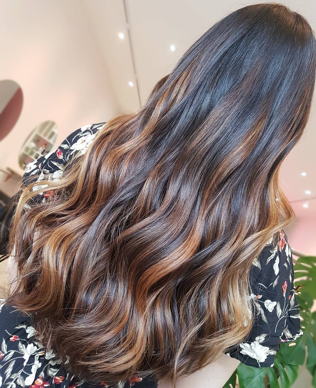 an example of soft brunette balayage 