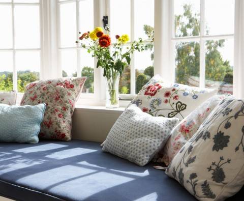 5 Ways to upcycle an old duvet cover