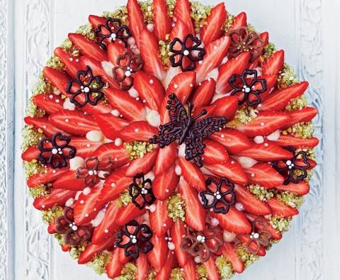 Recipe: Strawberry firework tart with candied pistachios