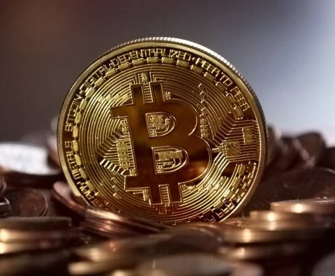 Bitcoin: an alternative currency of the digital world