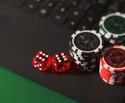 How to become an expert at online gambling