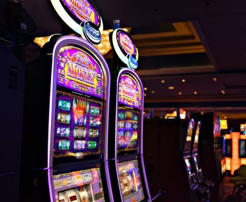 Can you make money from online slots?