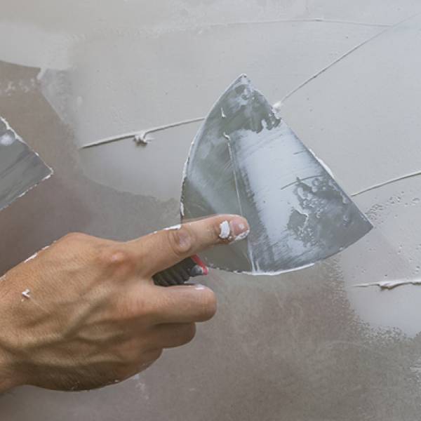 Simple steps to repair cracks and holes in internal walls - Reader's Digest