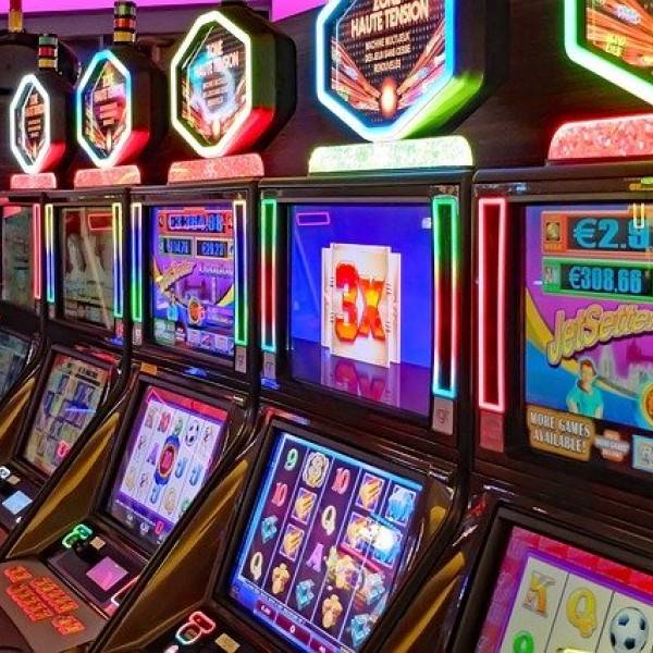 A Comprehensive History of Slot Machines in the United States - Reader's Digest