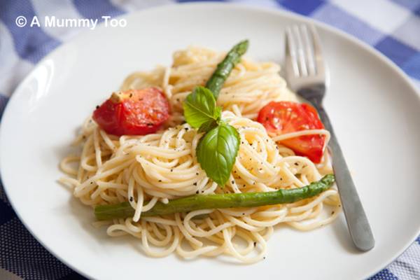 Tomato, Asparagus & Garlic Spaghetti