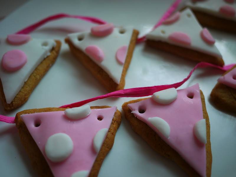 bunting biscuits