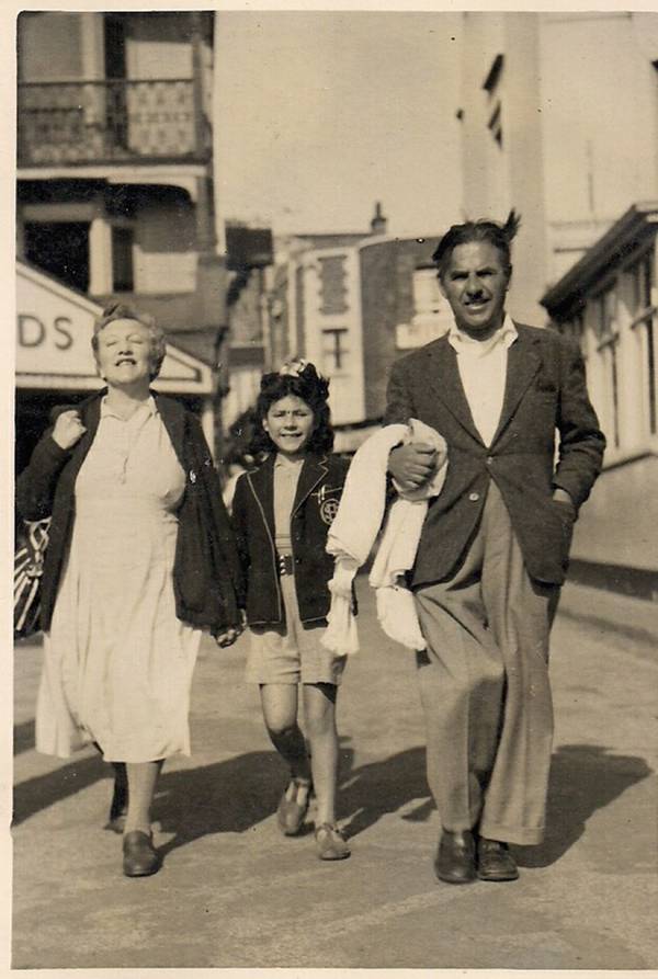 Miriam Margolyes with parents