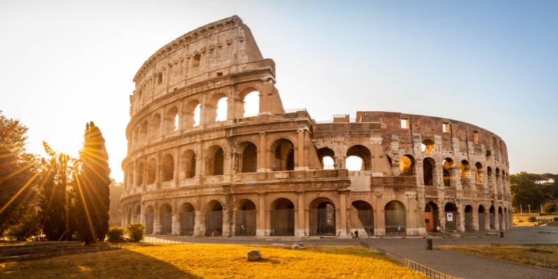Imagen del edificio del Coliseo en Roma, Italia