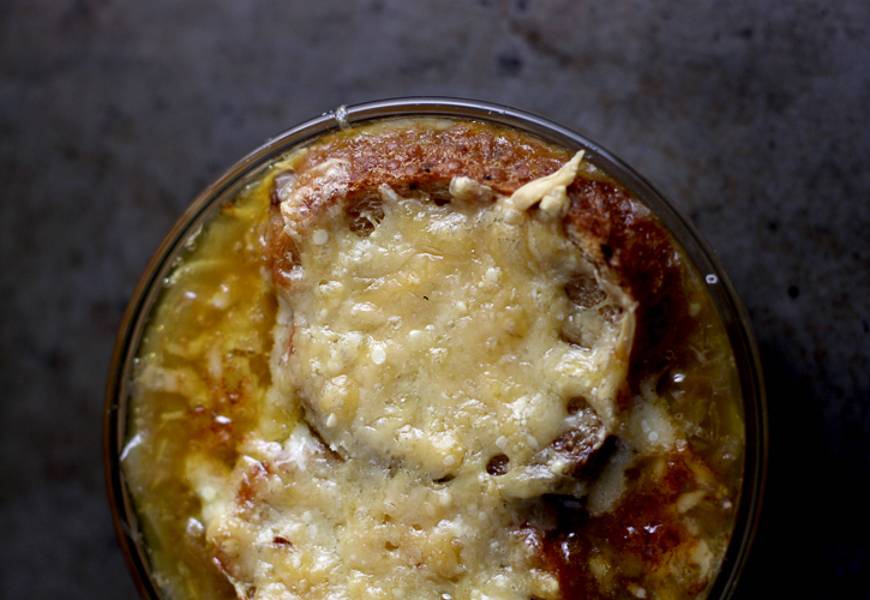 french onion soup with cheese toasts