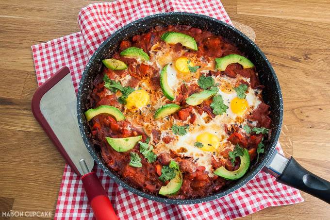 baked eggs with avocado