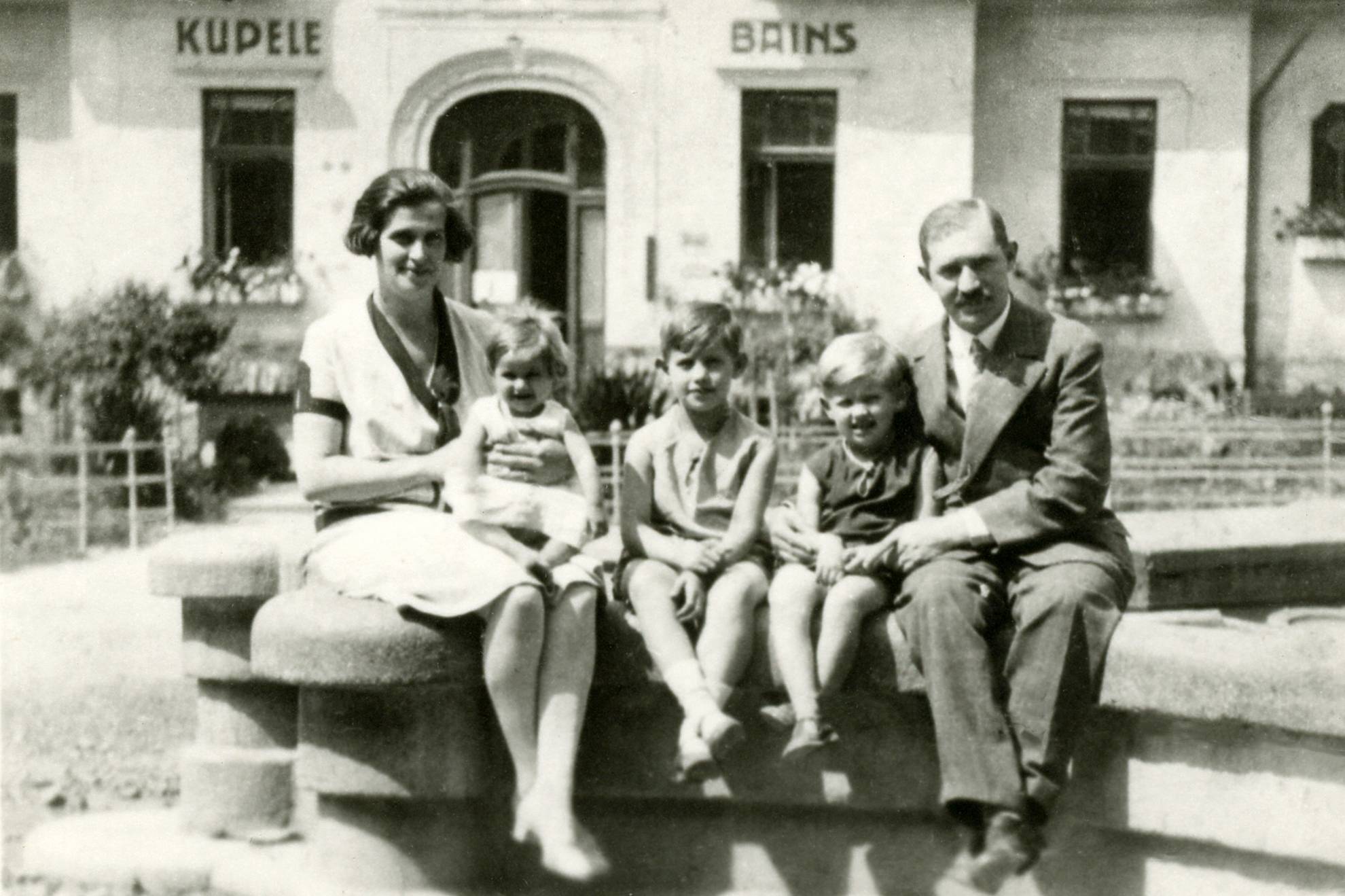 Edith with her parents 