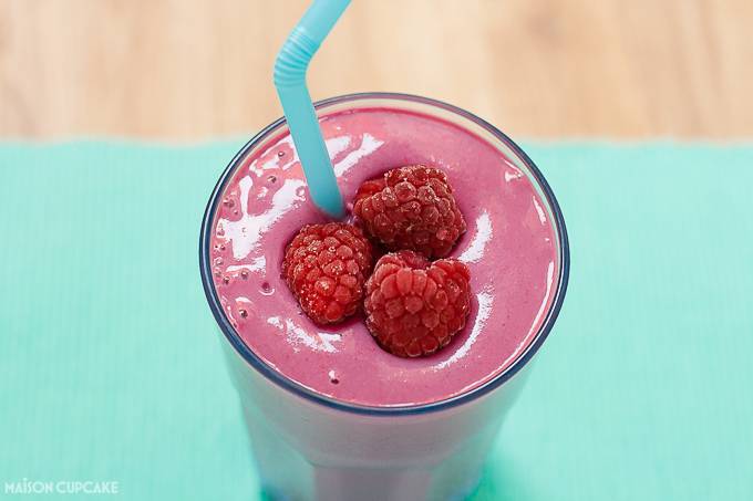 Raspberry red cabbage smoothie