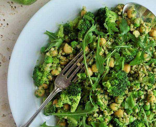 buckwheat and chickpea salad with rocket